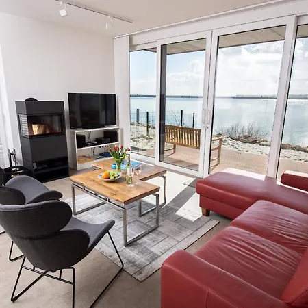 Dock 76 Main Apartment *